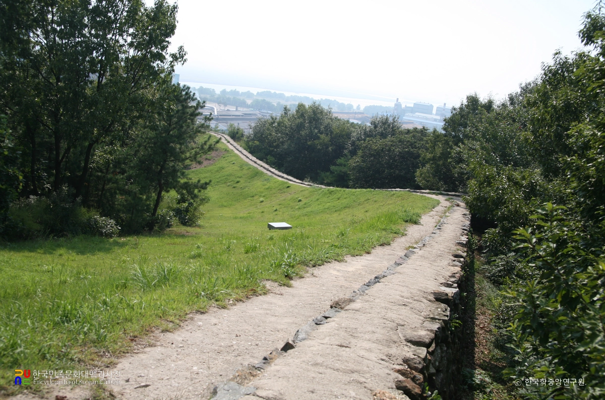 안산 별망성지 성벽위