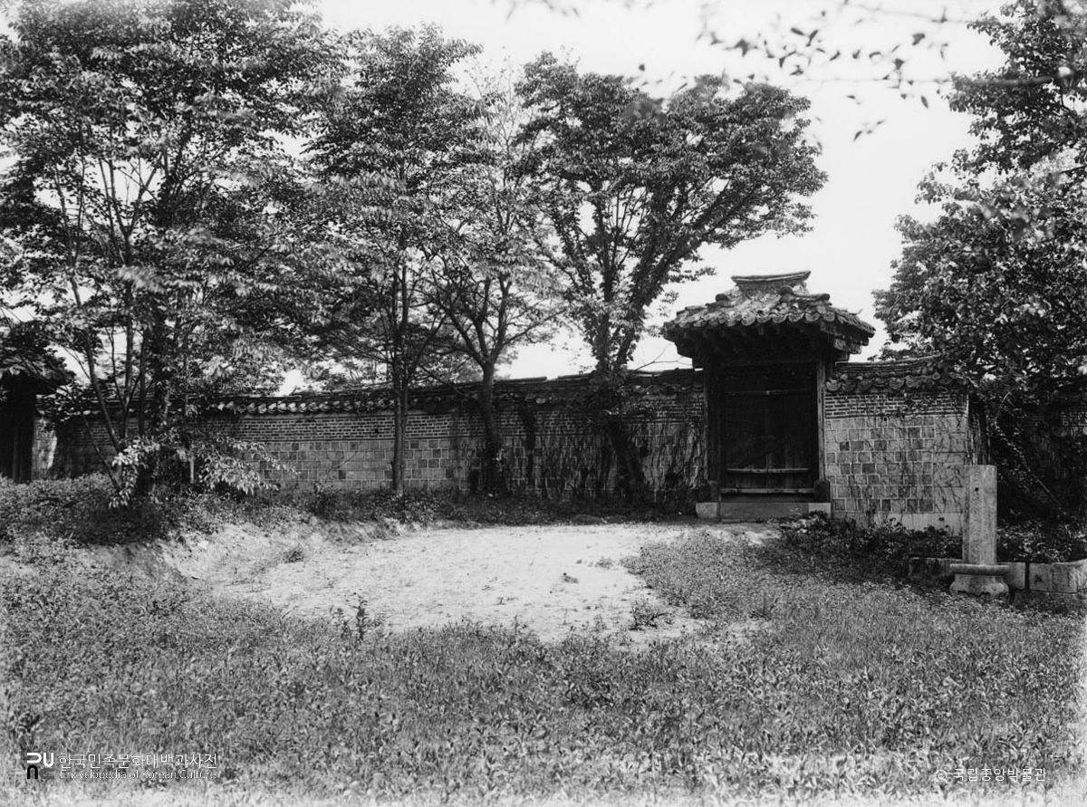 서울 경복궁 중 아미산 동쪽 담장과 풍기대