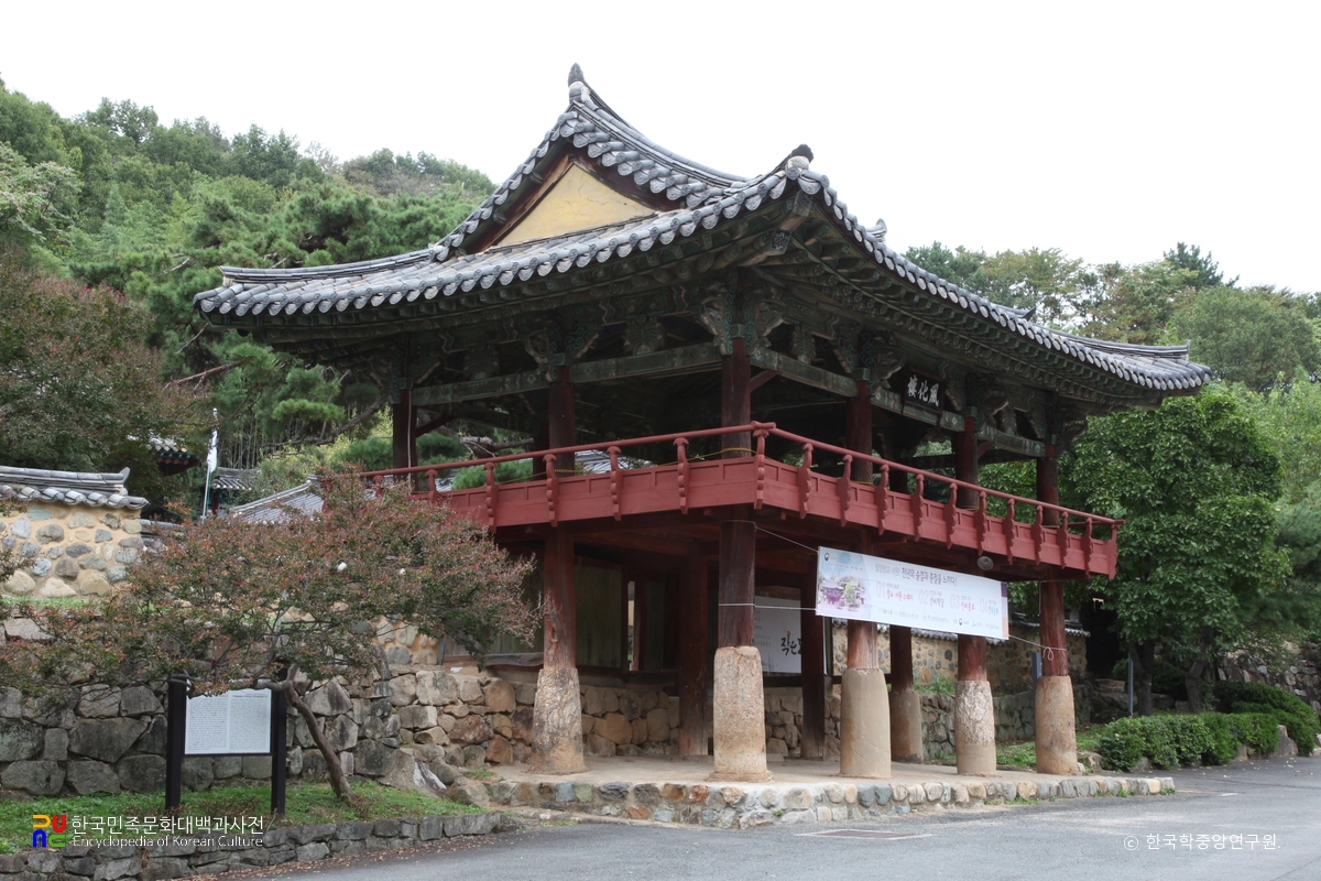 밀양향교 풍화루 정측면