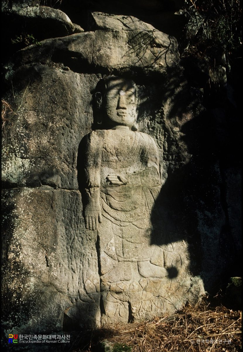 군위 불로리 마애보살 입상