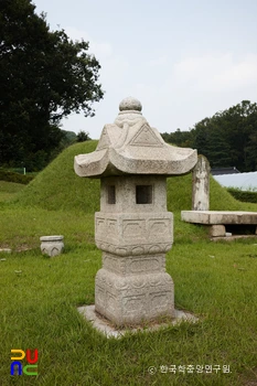 서울 양효공 안맹담과 정의공주 묘역 장명등