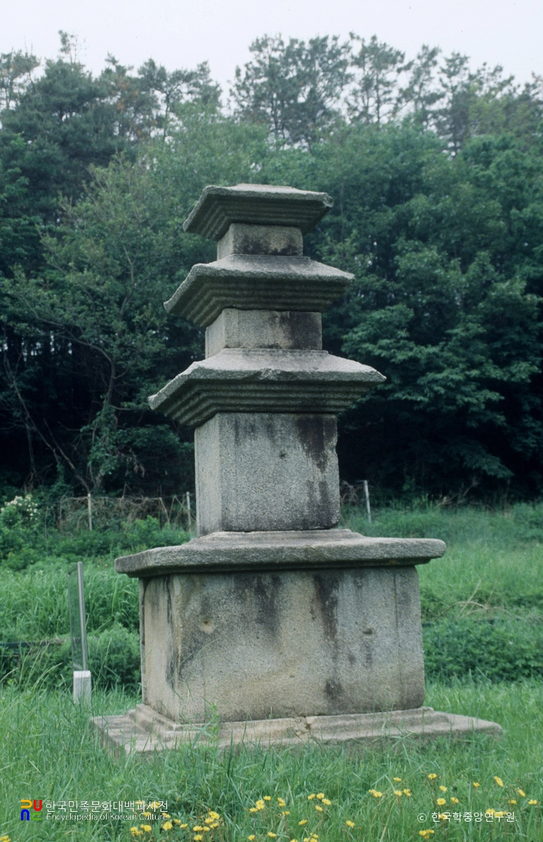 신창리 삼층석탑