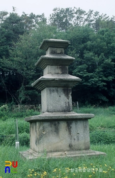 신창리 삼층석탑