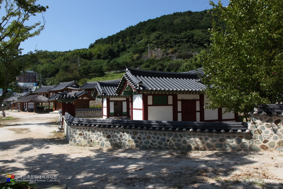통영 삼도수군통제영 중 잉번청 우측면