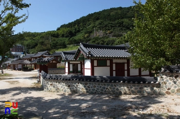 통영 삼도수군통제영 중 잉번청 우측면