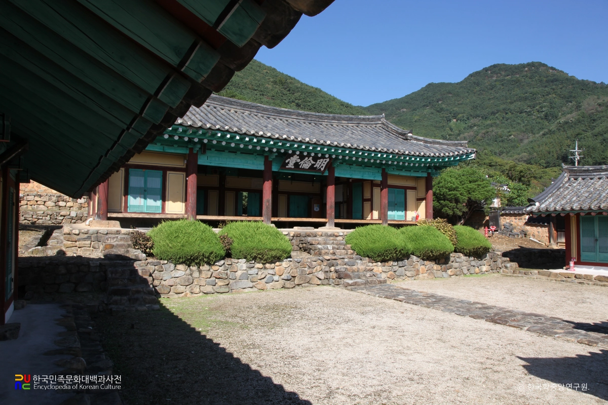 창녕 영산향교 중 명륜당 좌측면