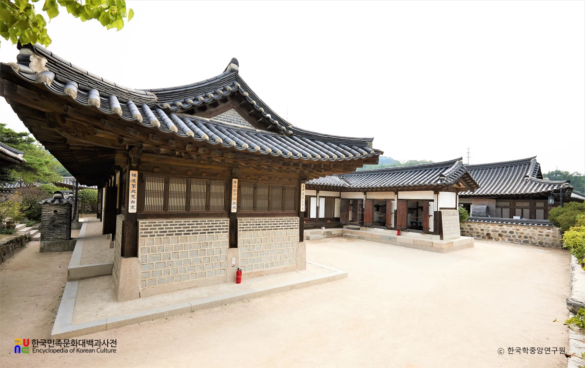 서울 제기동 해풍부원군 윤택영 재실 안채 정측면