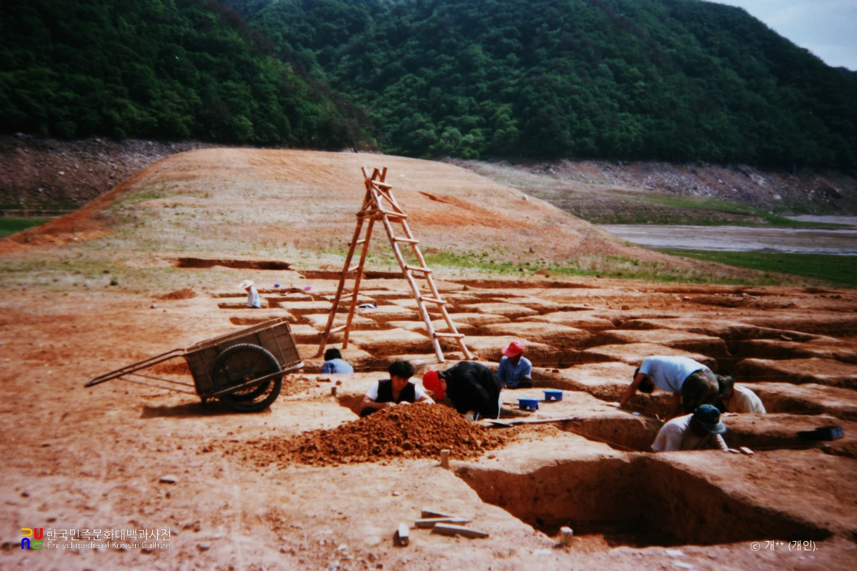 파로호 유적 발굴 모습