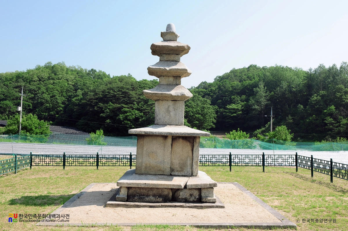 원주 흥법사지 삼층석탑
