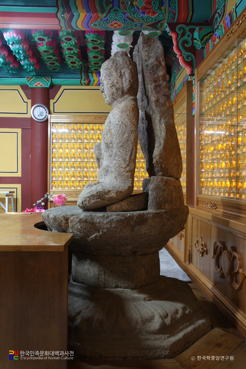 산청 석남암사지 석조비로자나불좌상 우측면