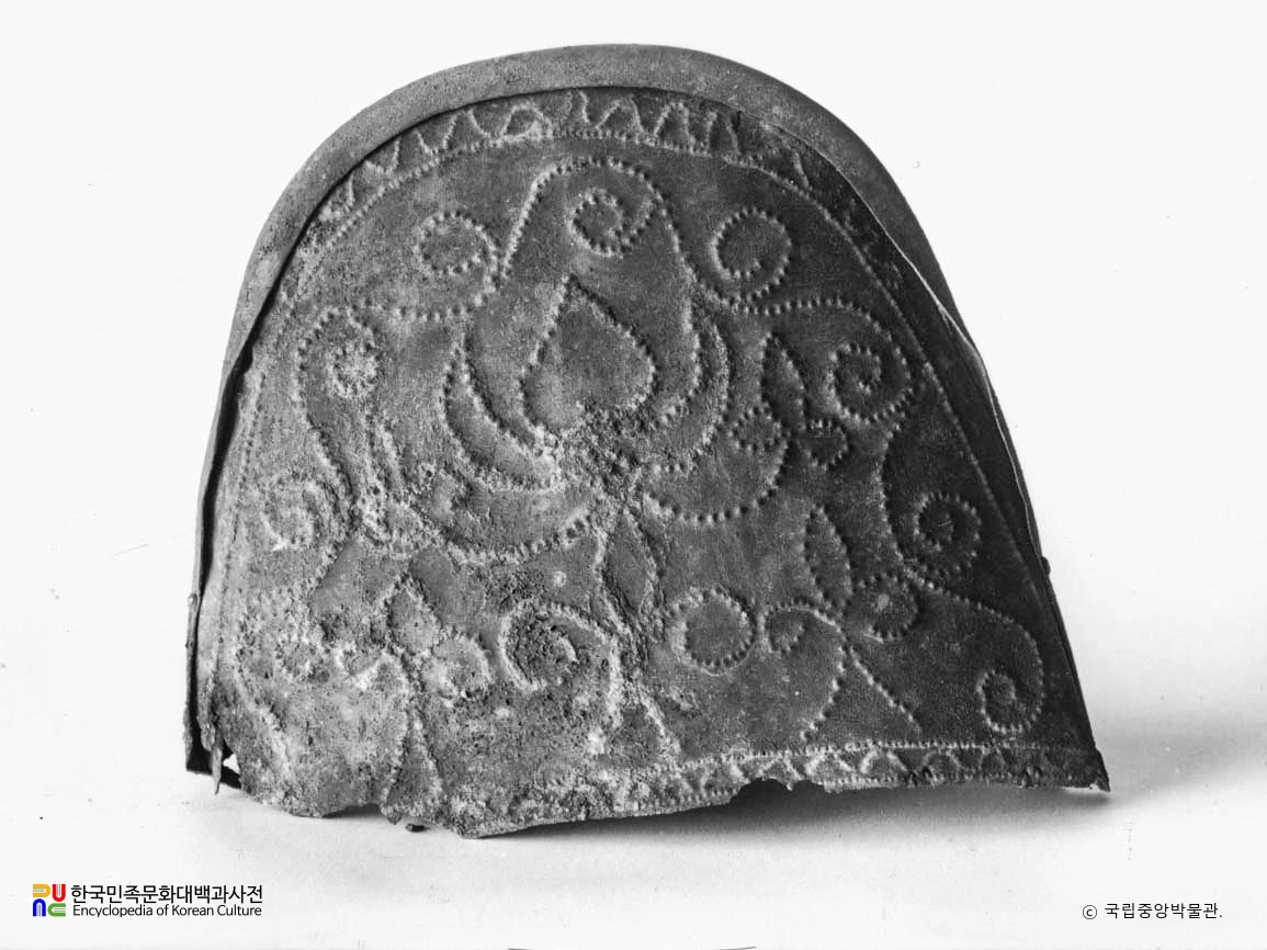 전남 나주 신촌리 고분군 9호분 금동관 내관