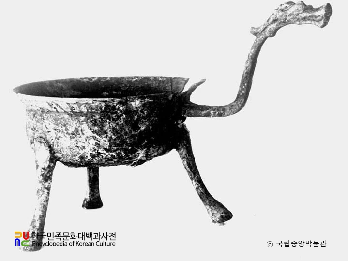 경주 식리총 출토 청동 초두