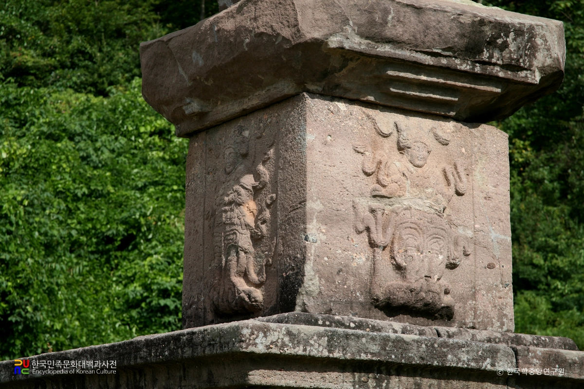 영양 화천리 삼층석탑 사천왕상 정측면