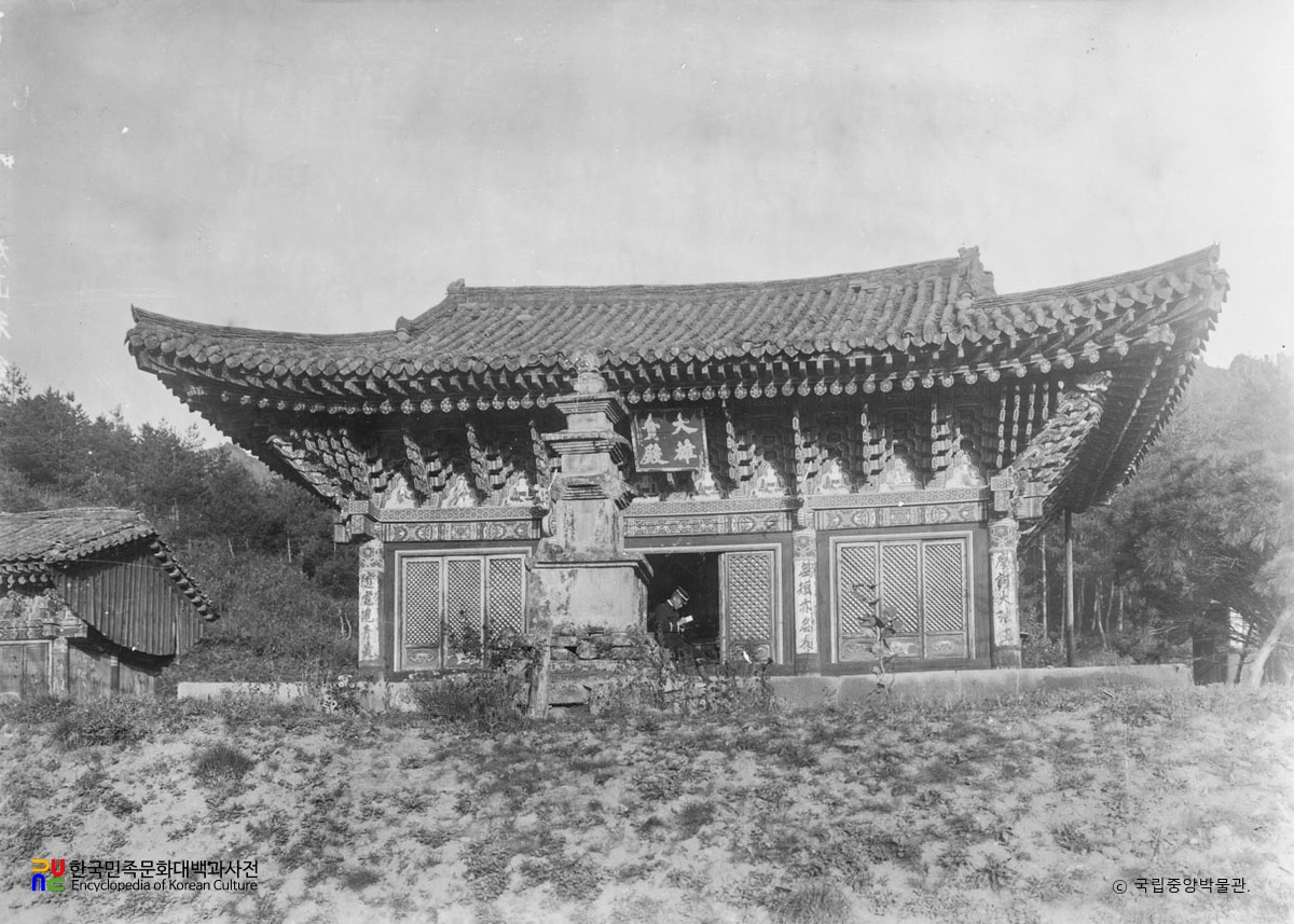 강원도 고성 신계사 대웅전 정측면