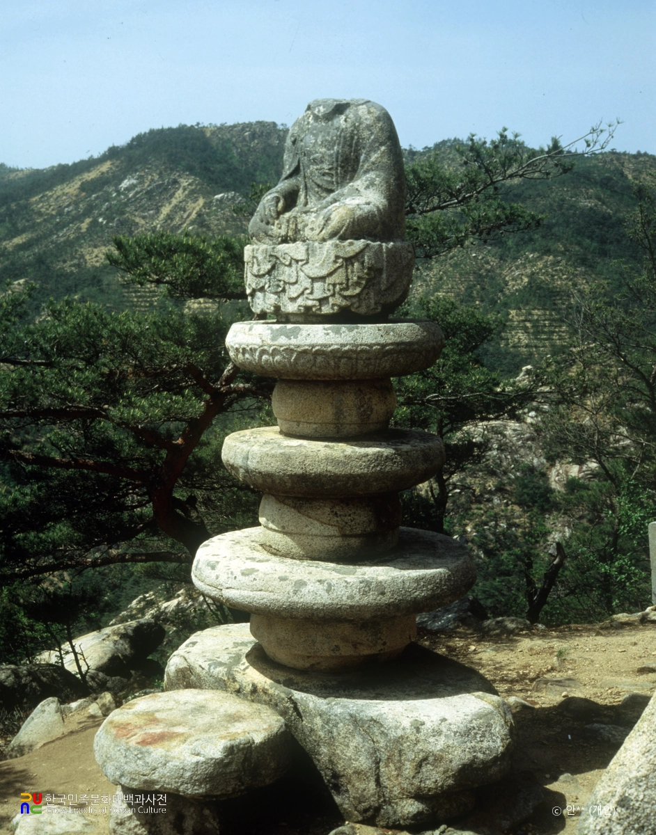 경주 남산 용장사곡 석조 여래 좌상