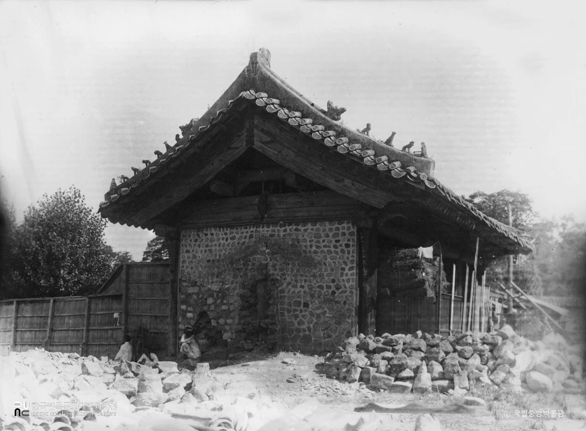 서울 영희전 외문 측면