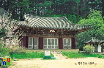 명천 개심사 중 대웅전 정측면