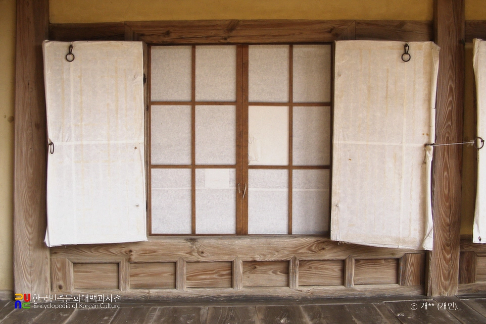 논산 명재고택 용자살창