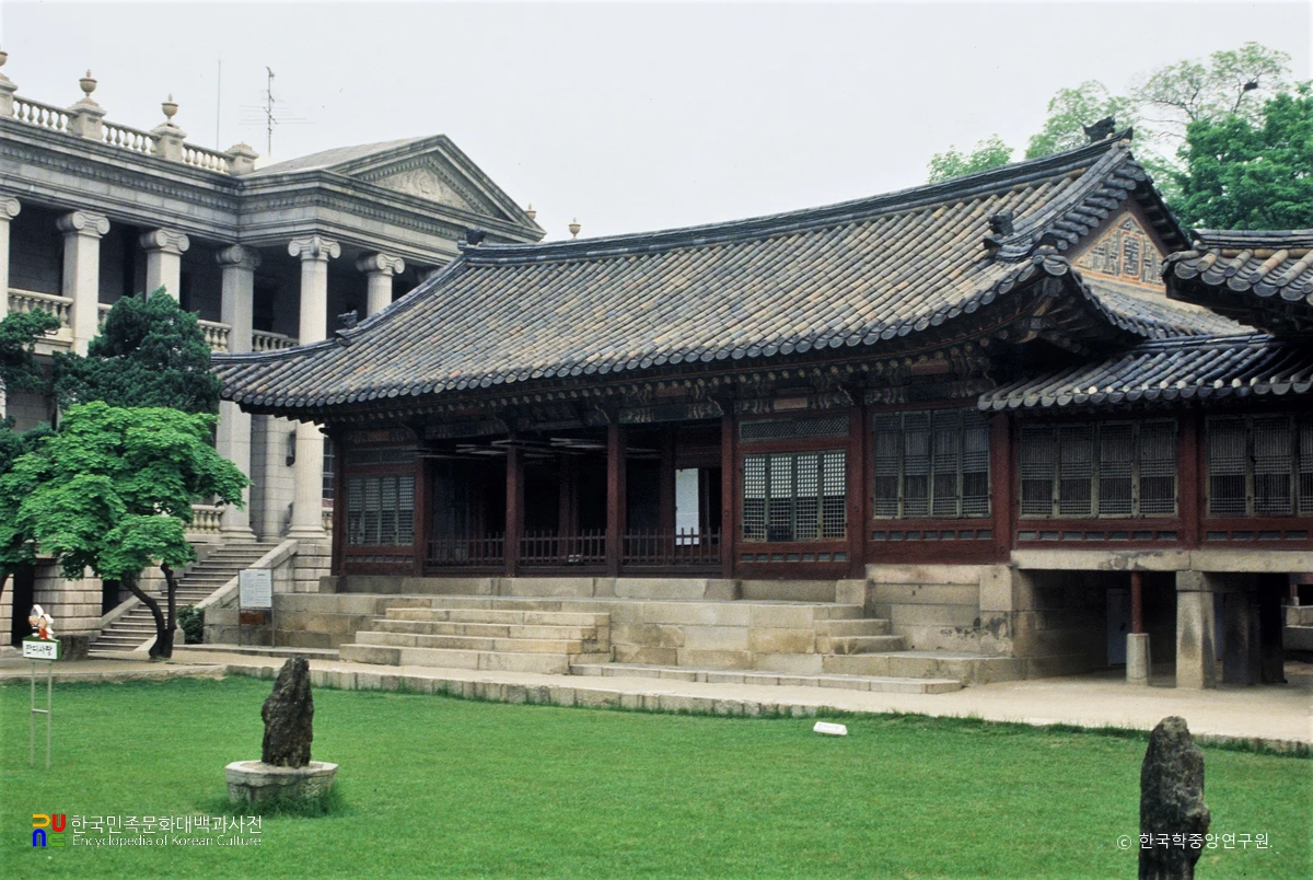 서울 덕수궁 중 준명당 정측면