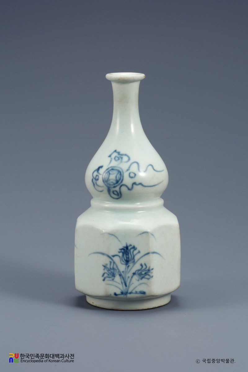 백자 청화칠보난초문 병