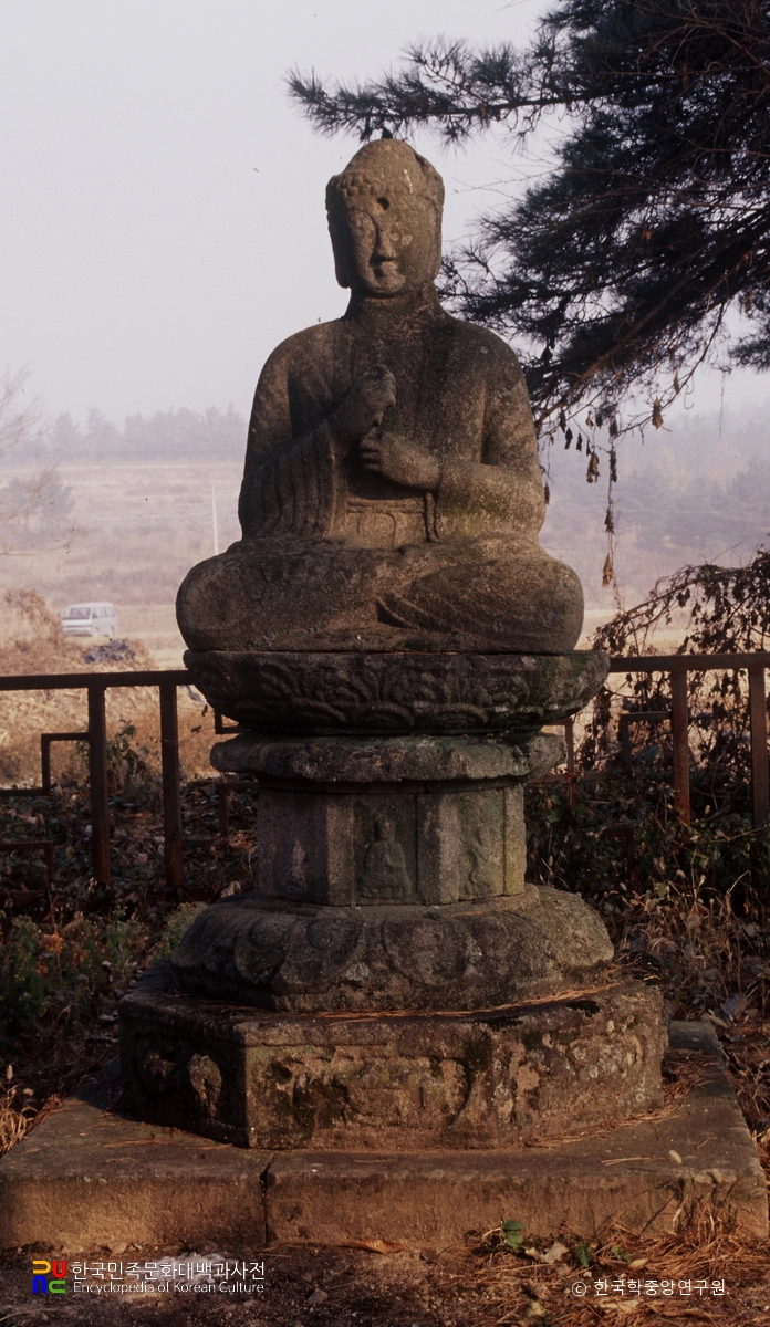 마애동 석조 비로자나불 좌상