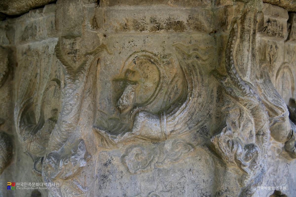 여주 신륵사 보제존자 석종 앞 석등