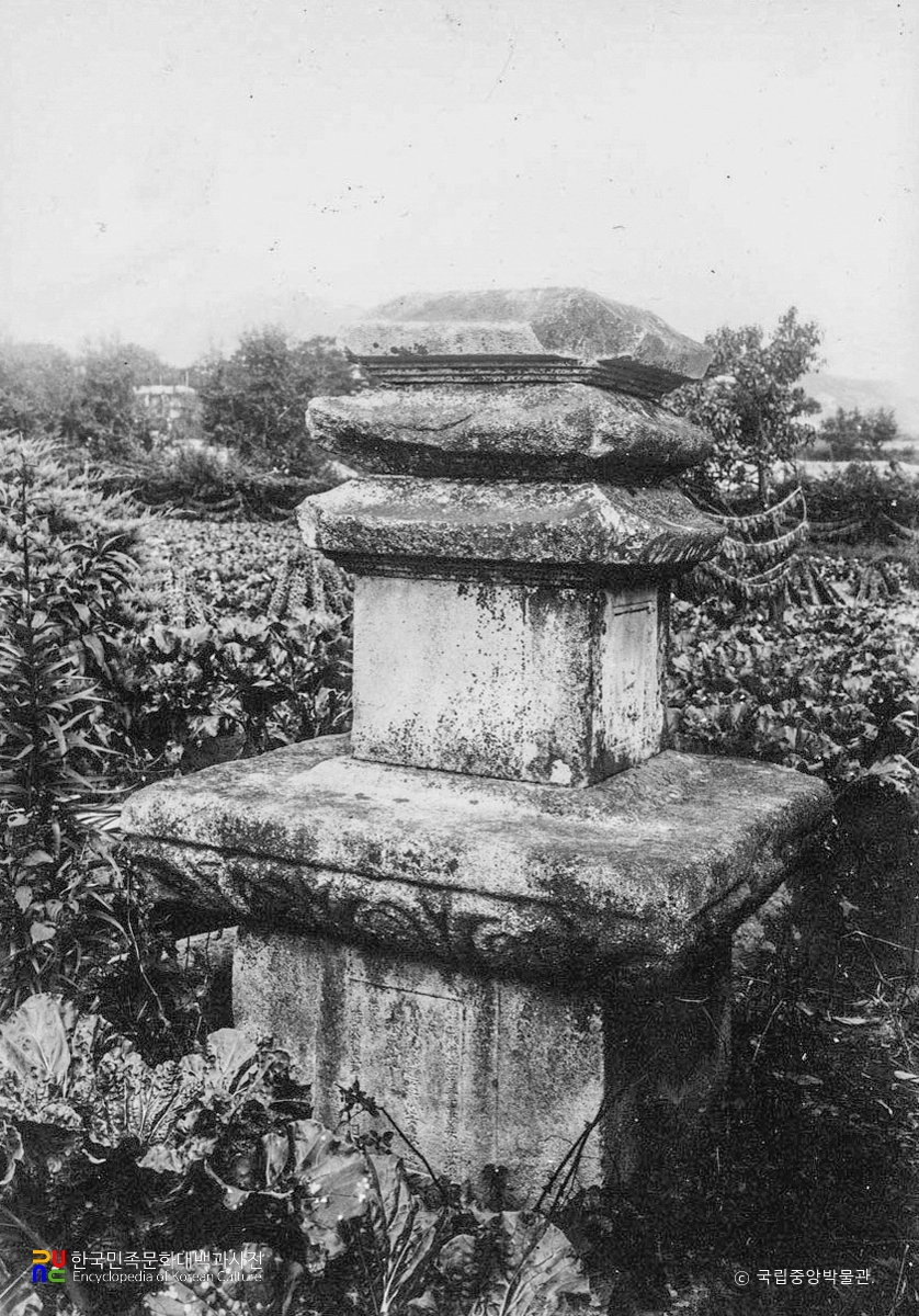 개성 흥국사탑 우측면