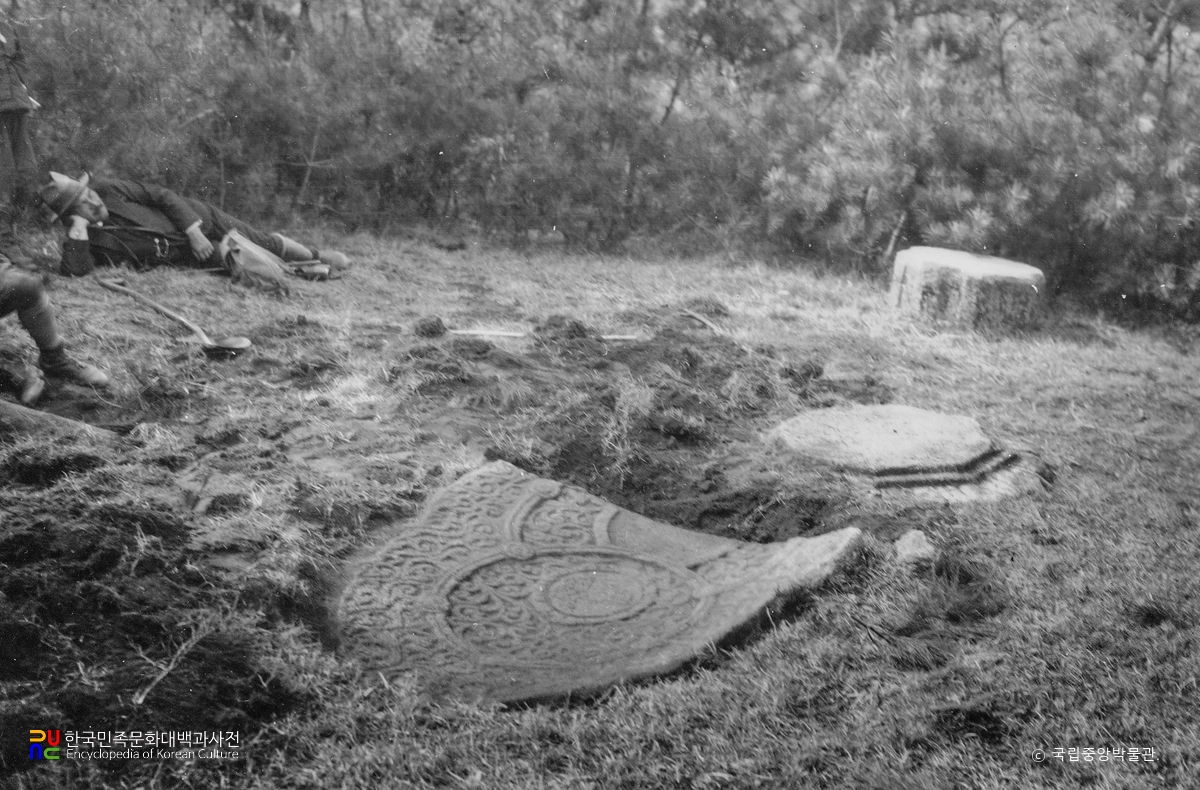 경주 남산 법당곡 폐사지 약사불좌상 광배