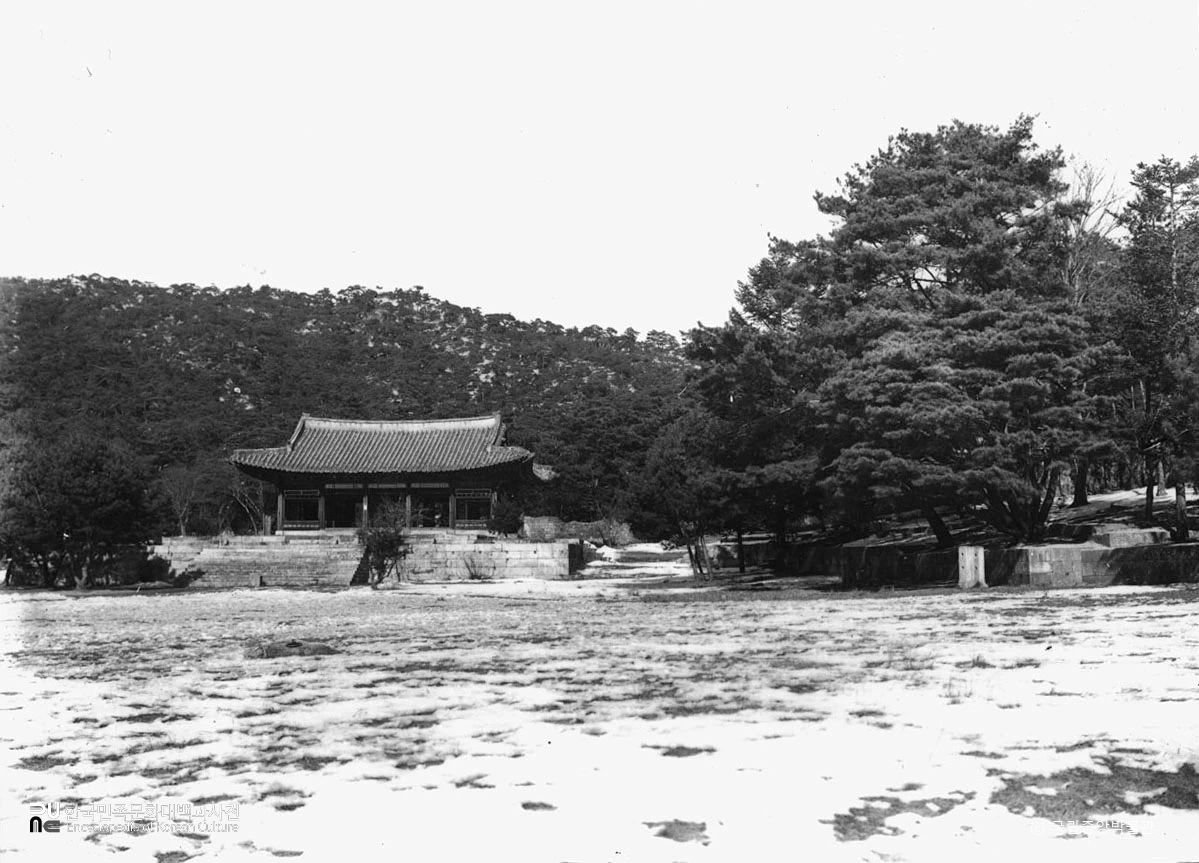 서울 경복궁 중 융문당 전경