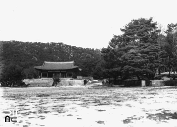 서울 경복궁 중 융문당 전경