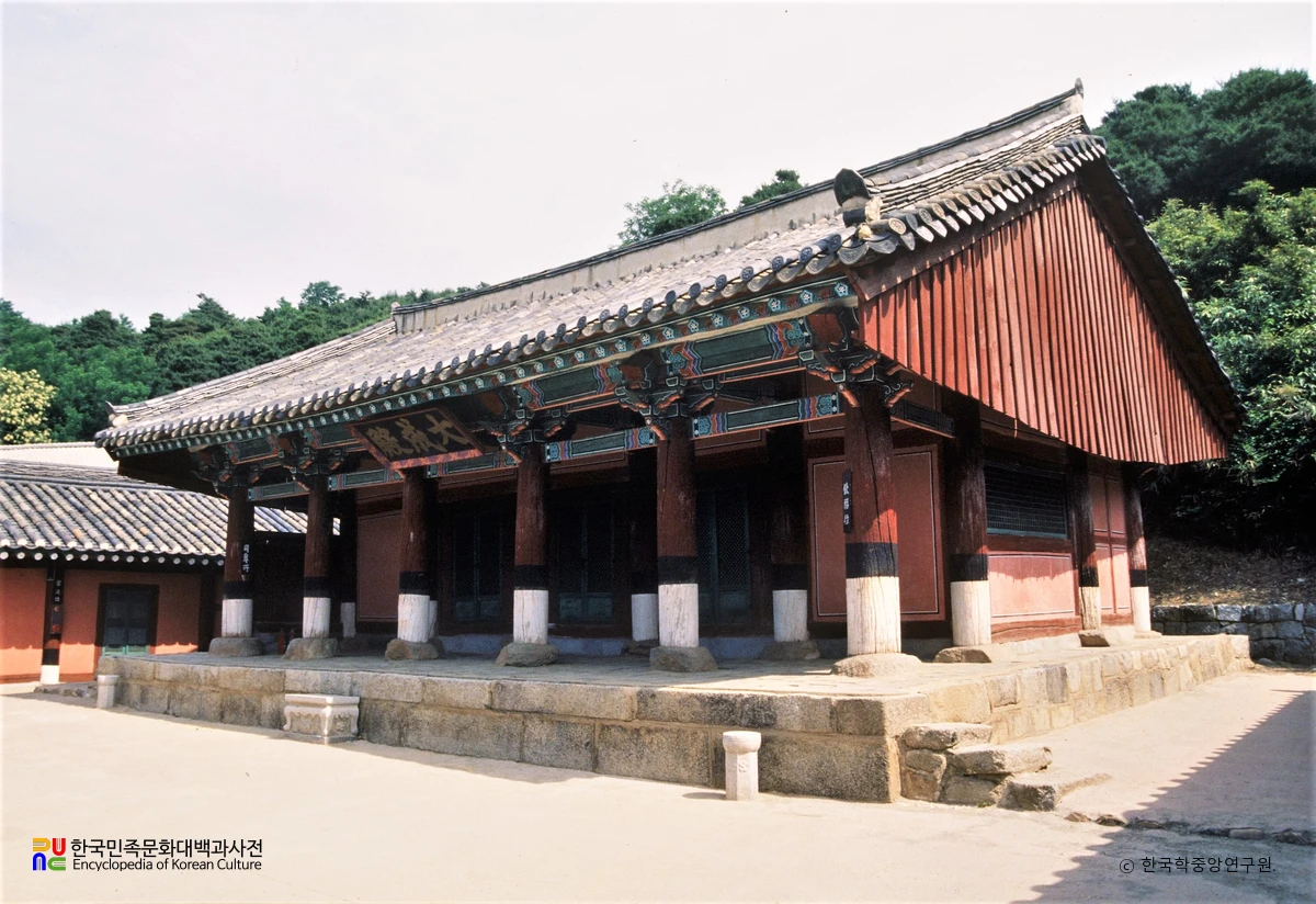 강릉향교 대성전 정측면