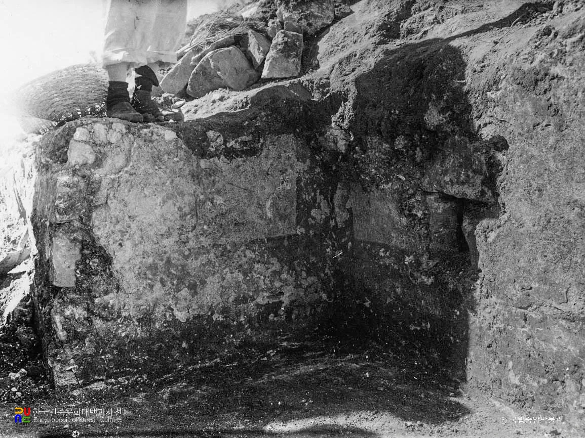 평안남도 대동군 고산리 9호분 현실 남서벽 벽화