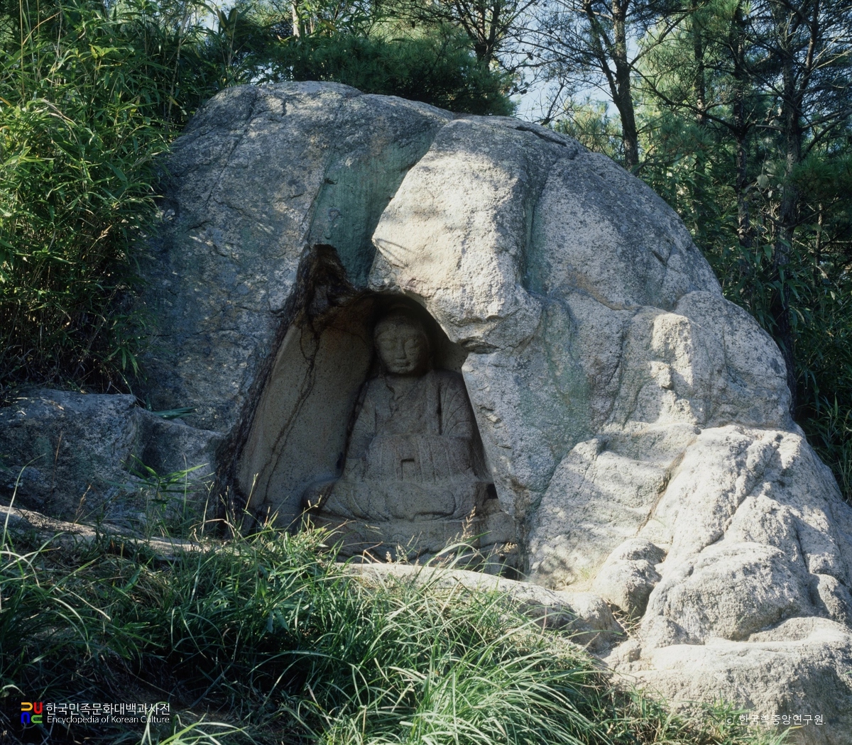 경주 남산 불곡 마애여래 좌상