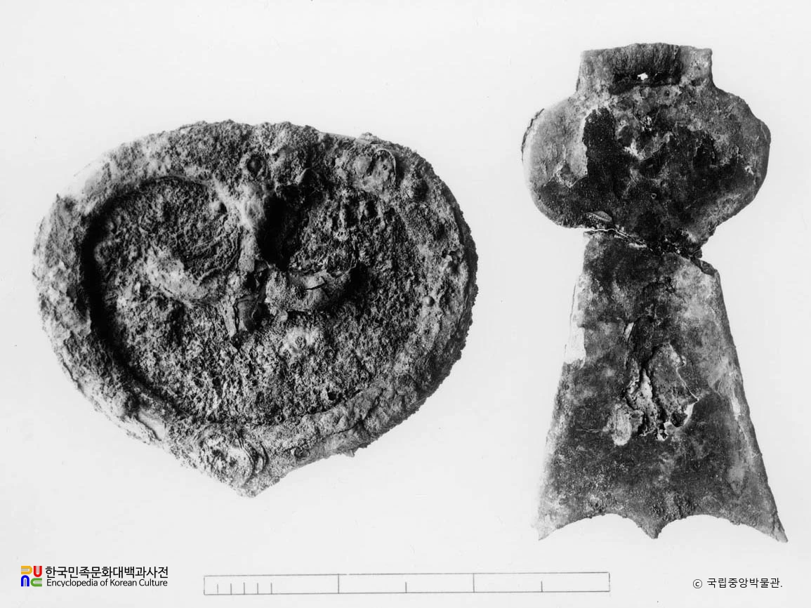 경북 경주 서봉총 출토 금동제행엽과 철제행엽