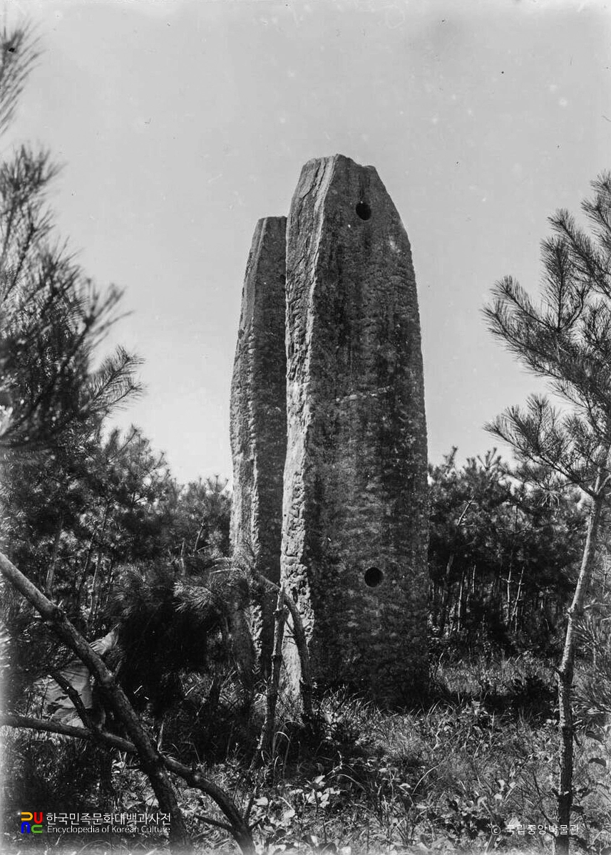 강릉 굴산사지 당간지주 우측면