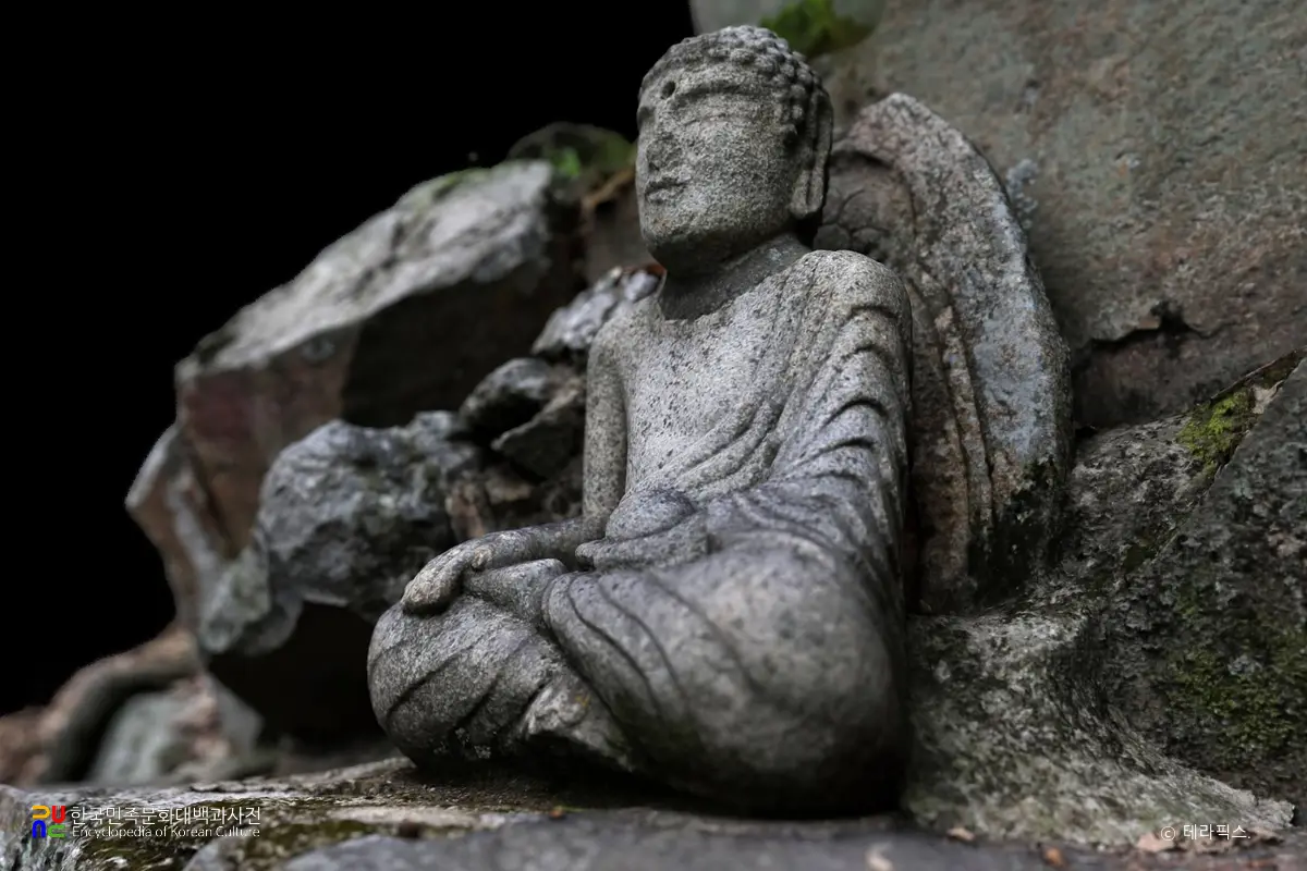 청주 서기사 석조약사여래좌상 하단 우측면