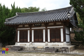 밀양 혜산서원 숭덕사 정측면