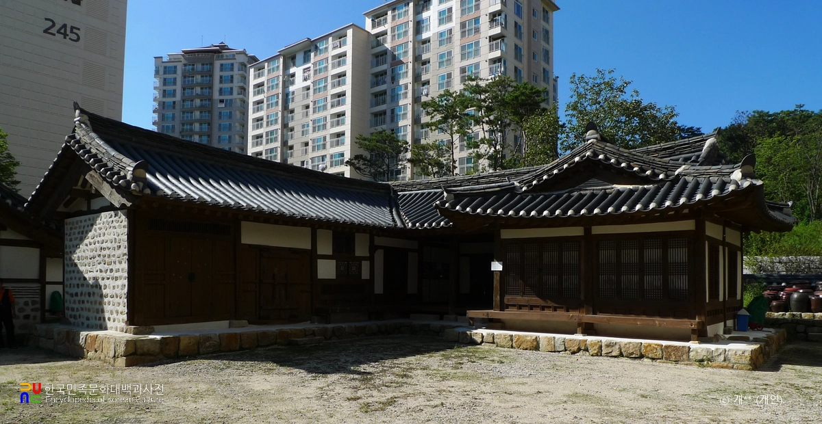 서울 금성당 중 안채 정측면