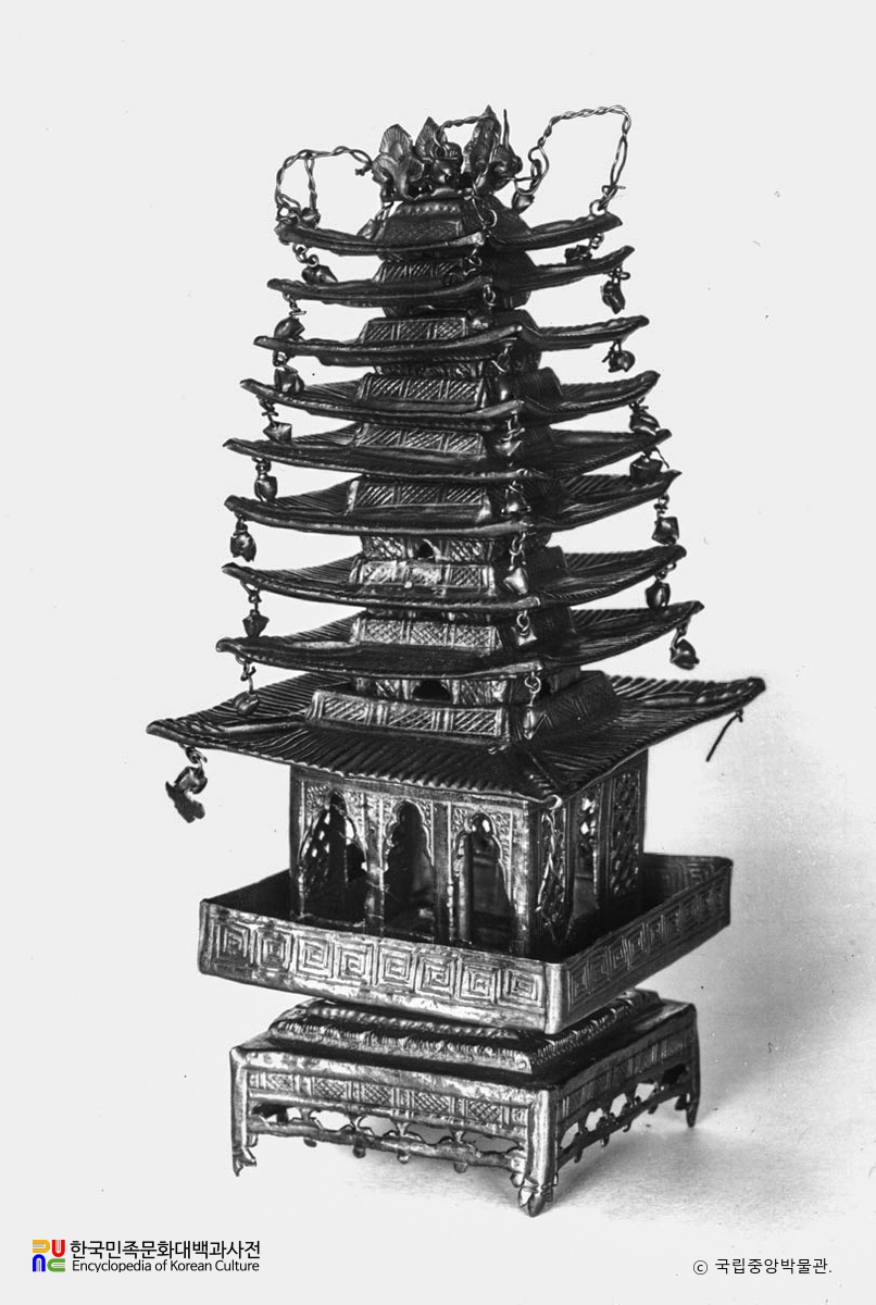 남양주 수종사 부도 사리기 내 금동구층소탑