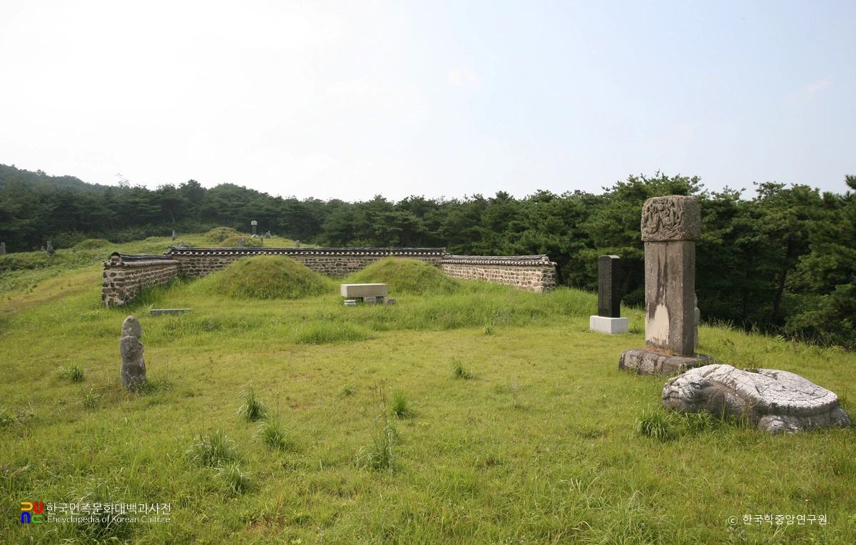 당진 이의무의 묘 및 신도비 전경