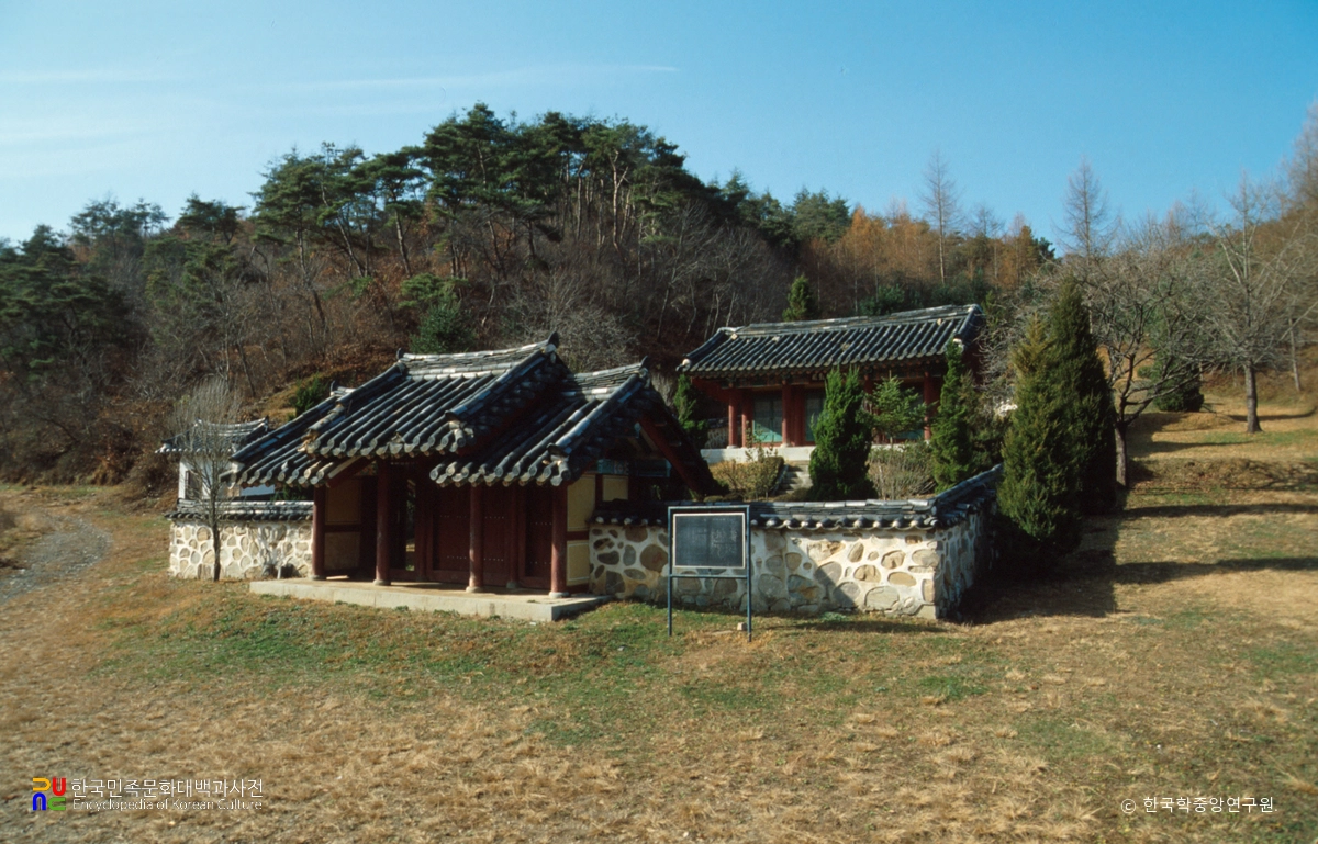 단재 신채호 사당 및 묘소 / 사당