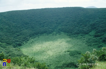 제주 산굼부리 분화구