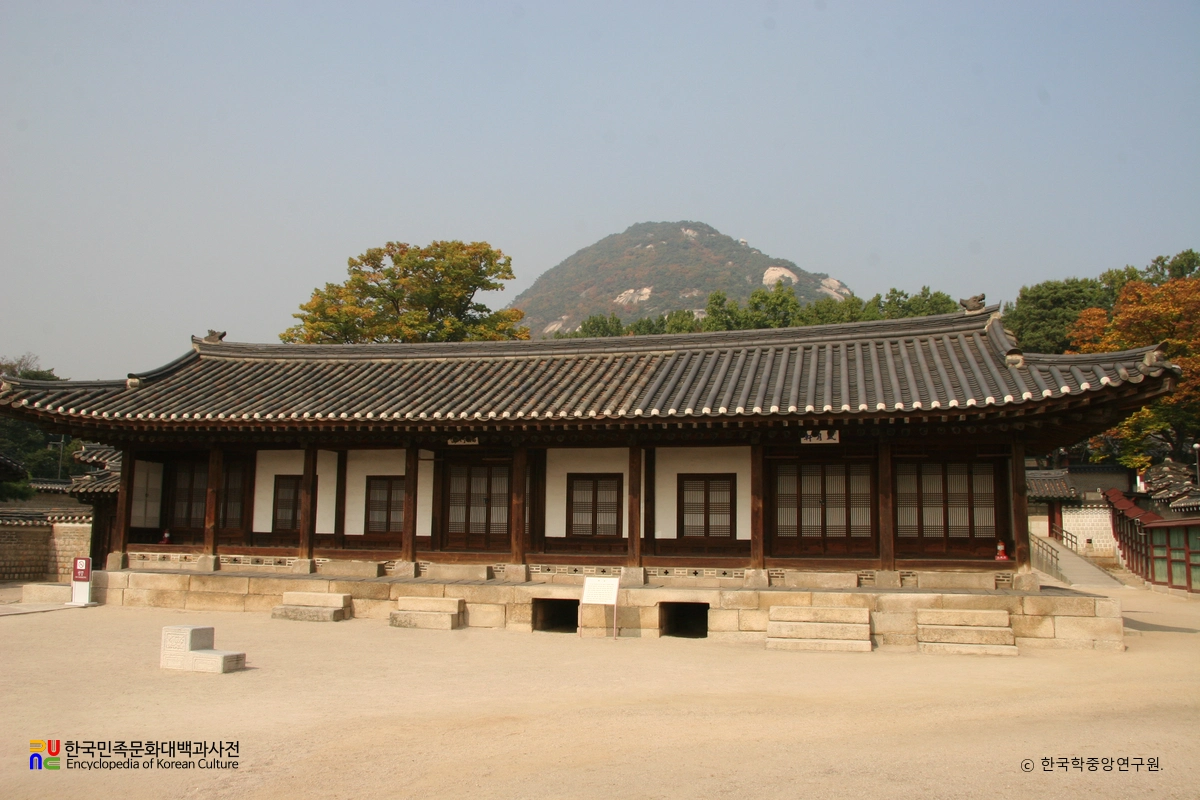 서울 육상궁 재실 송죽재와 풍월헌 정면