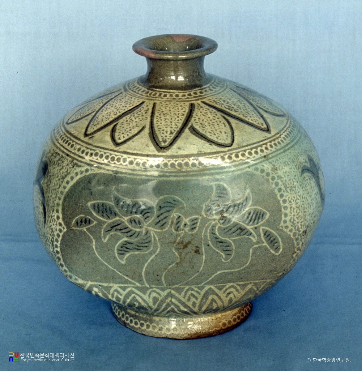 분청사기 상감 연화문 편병