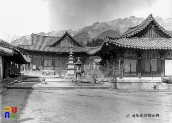 양산 통도사 대웅전 동측면