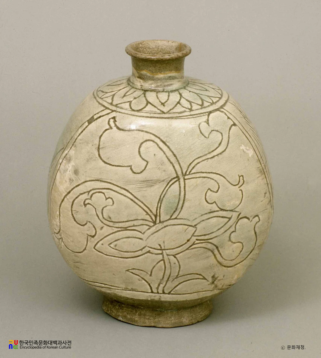 분청사기 음각 연화문 편병