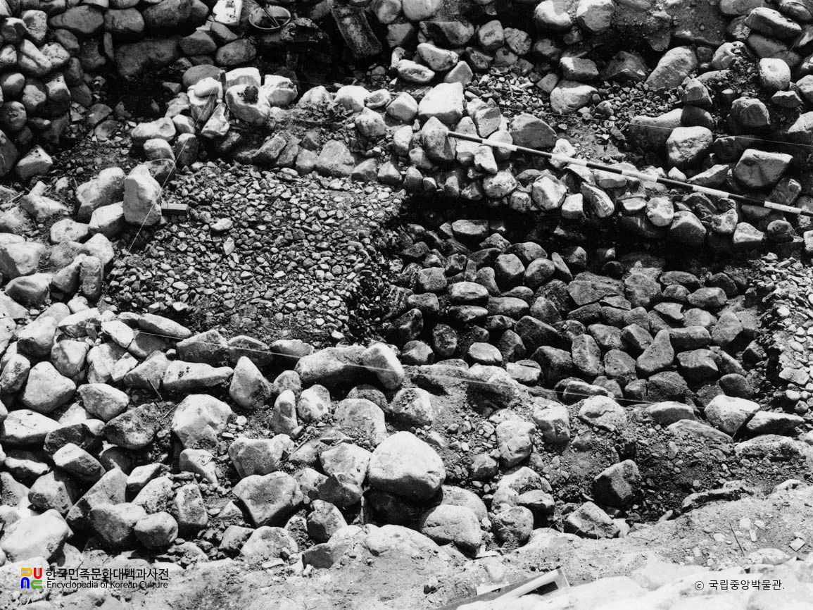 경주 대릉원 일원 중 서봉총 2호분 목곽 하부 적석