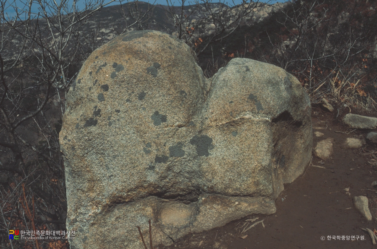 안양 삼막사 남녀근석(여근석)