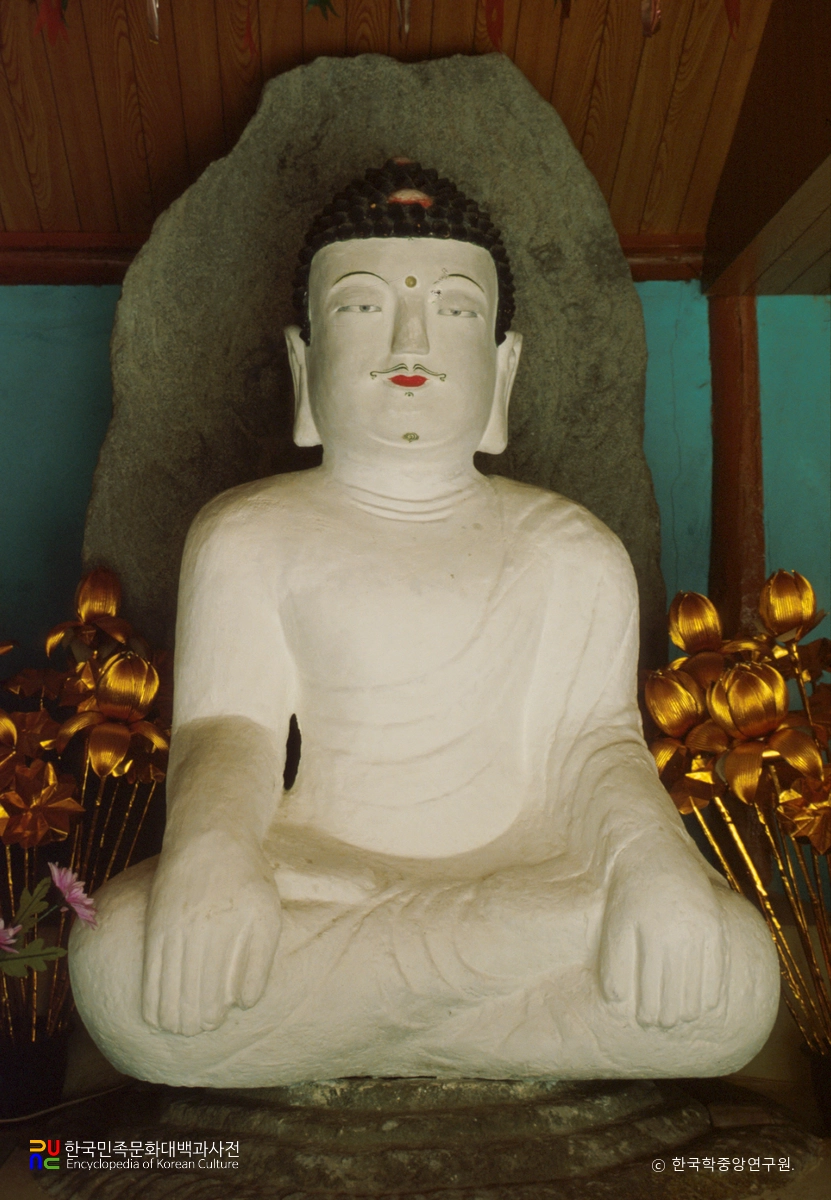 경남 고성 교사리 삼존석불 중 본존불 정면