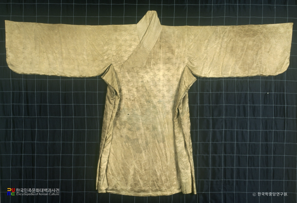 중원 김위 묘 출토유물  명주겹직령관복